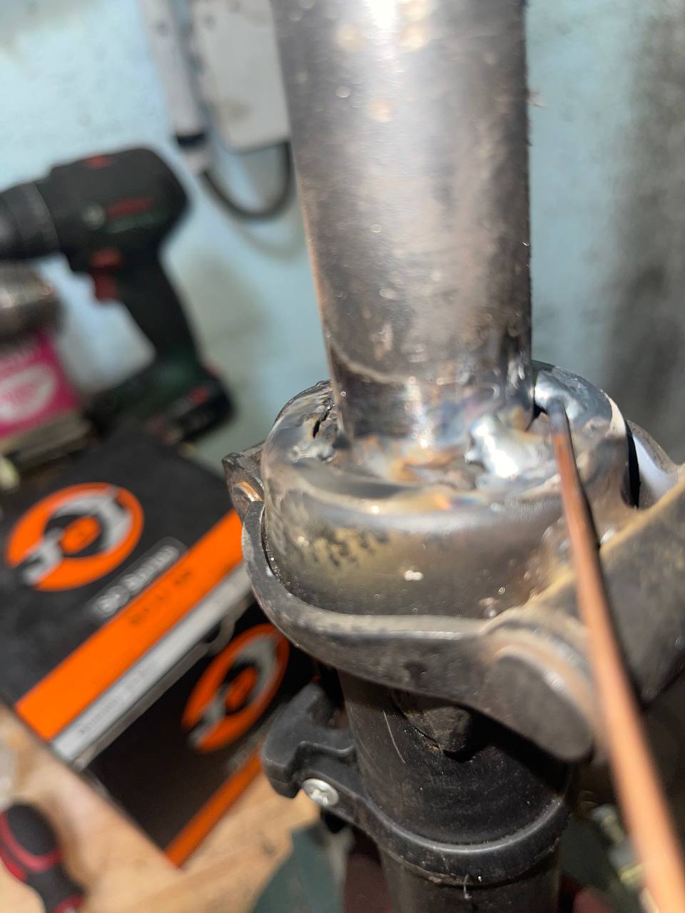 Collecteur inox soudé sur étau – assemblage en atelier