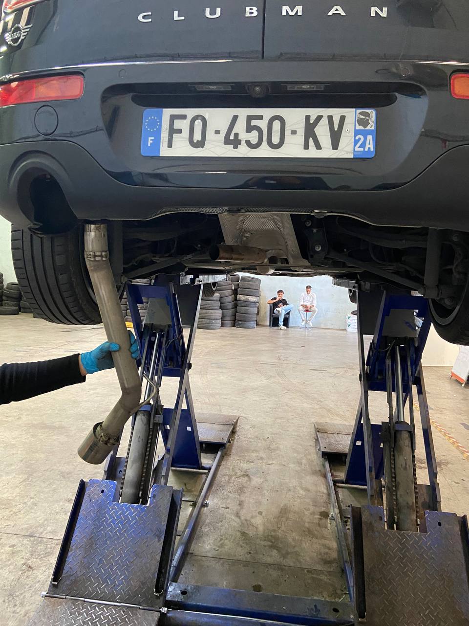 Mini Clubman sur pont – remise en état ligne d'échappement