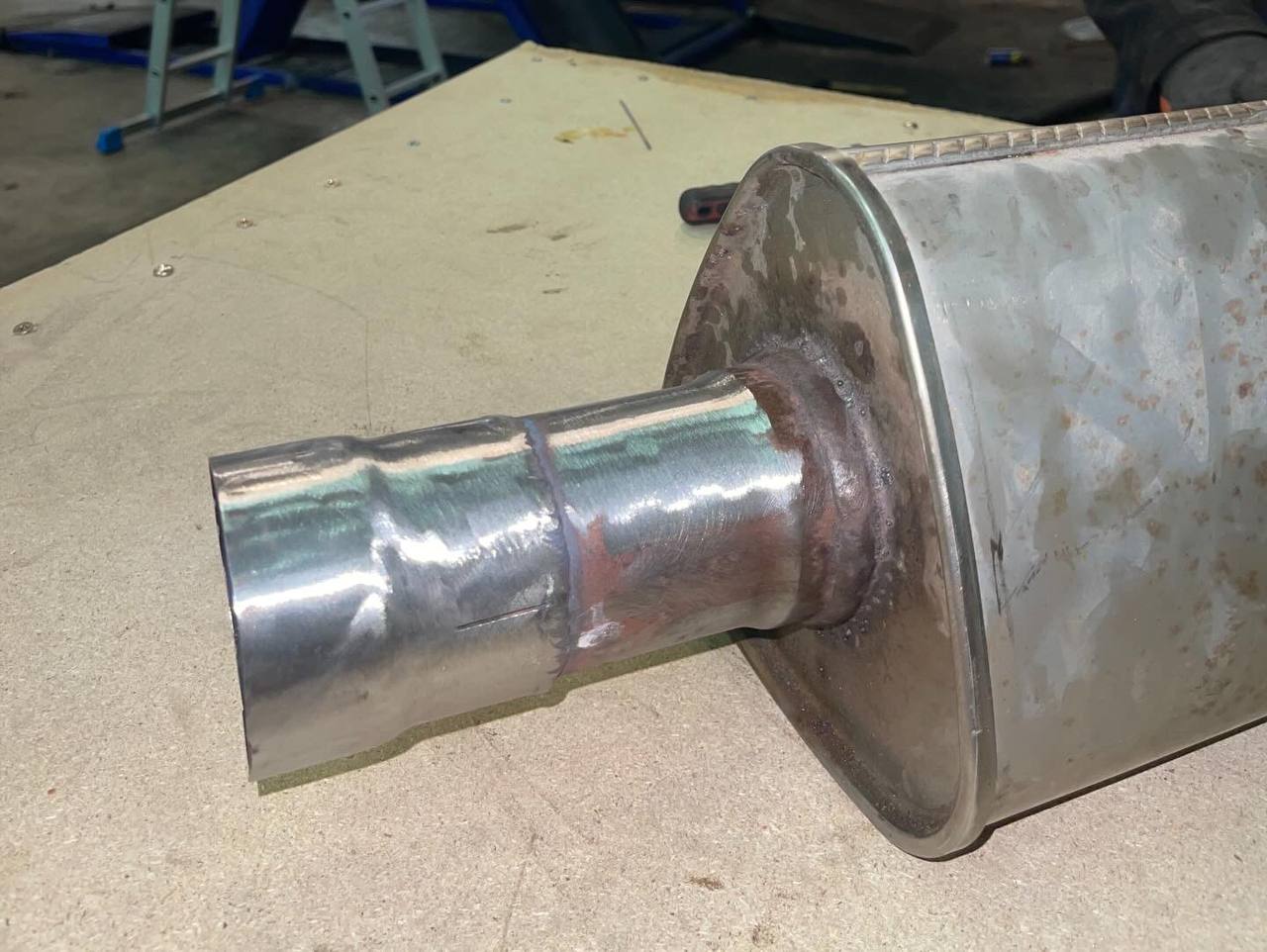 Silencieux inox – gros plan sortie tube soudée