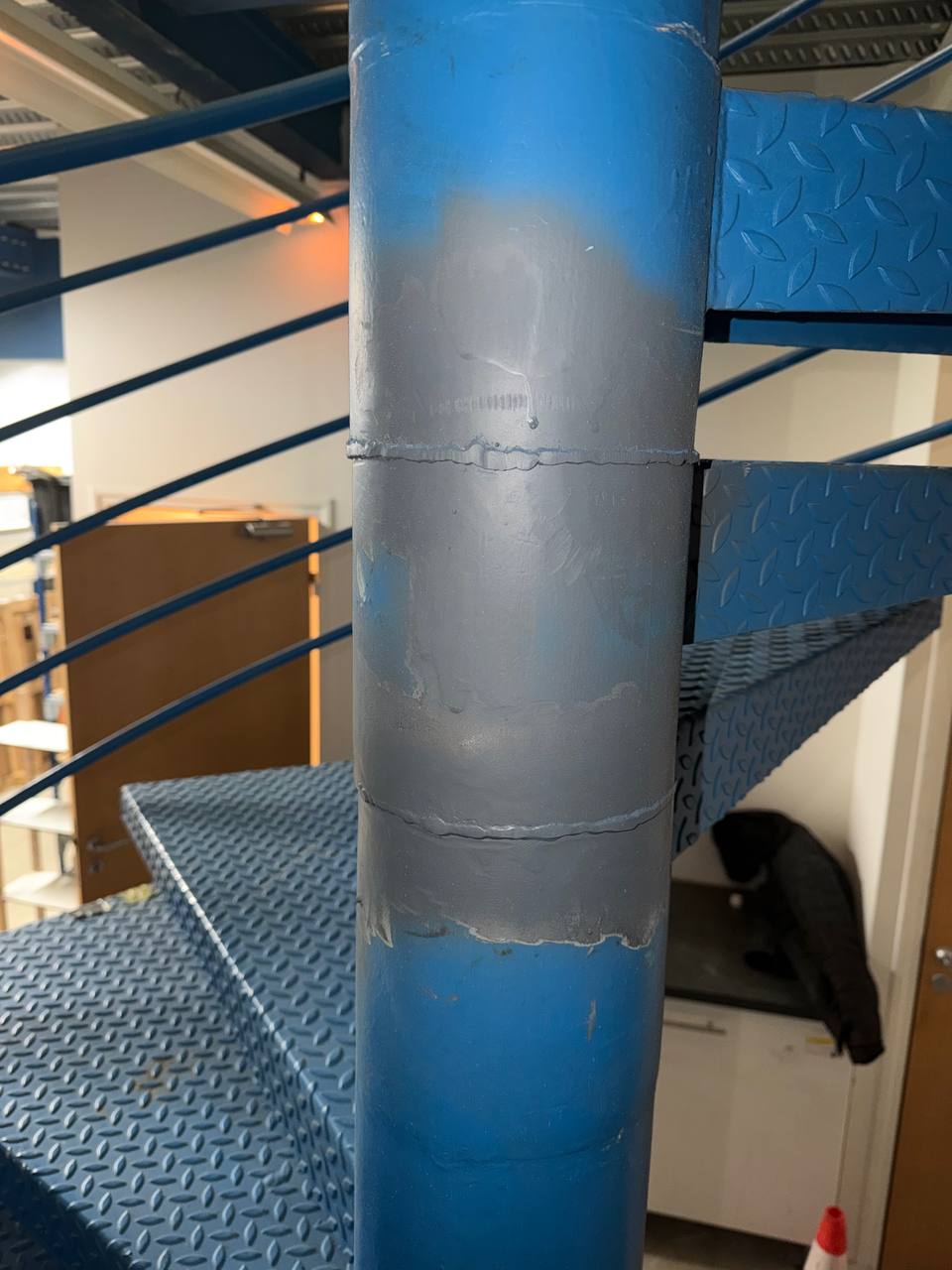 Colonne – apprêt gris appliqué